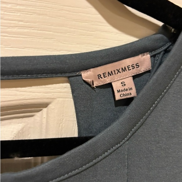 Remixes Cadet Blue Swing Top Long sleeved with cutout on back. - Picture 4 of 4